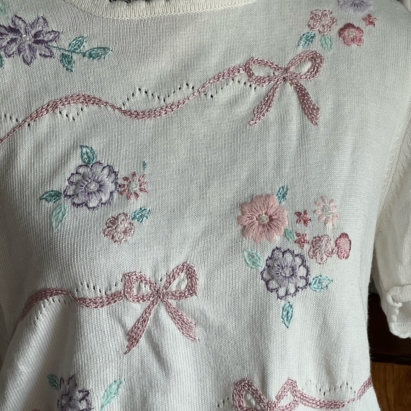 Alfred Dunner Cream Knit Top with Logo Tag - Picture 2 of 3